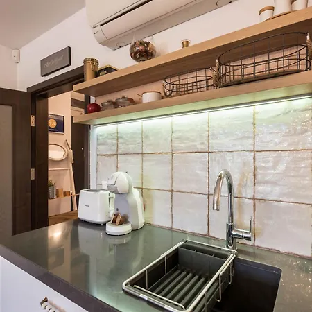 студио в близост до община *