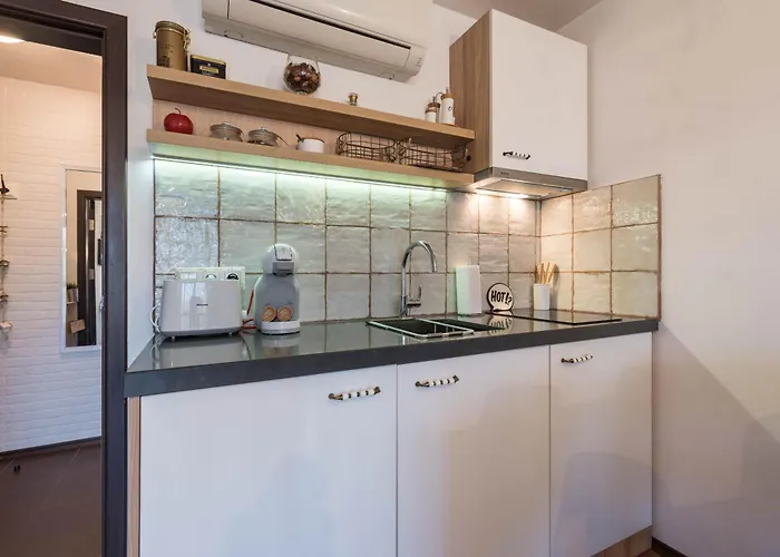 студио в близост до община *